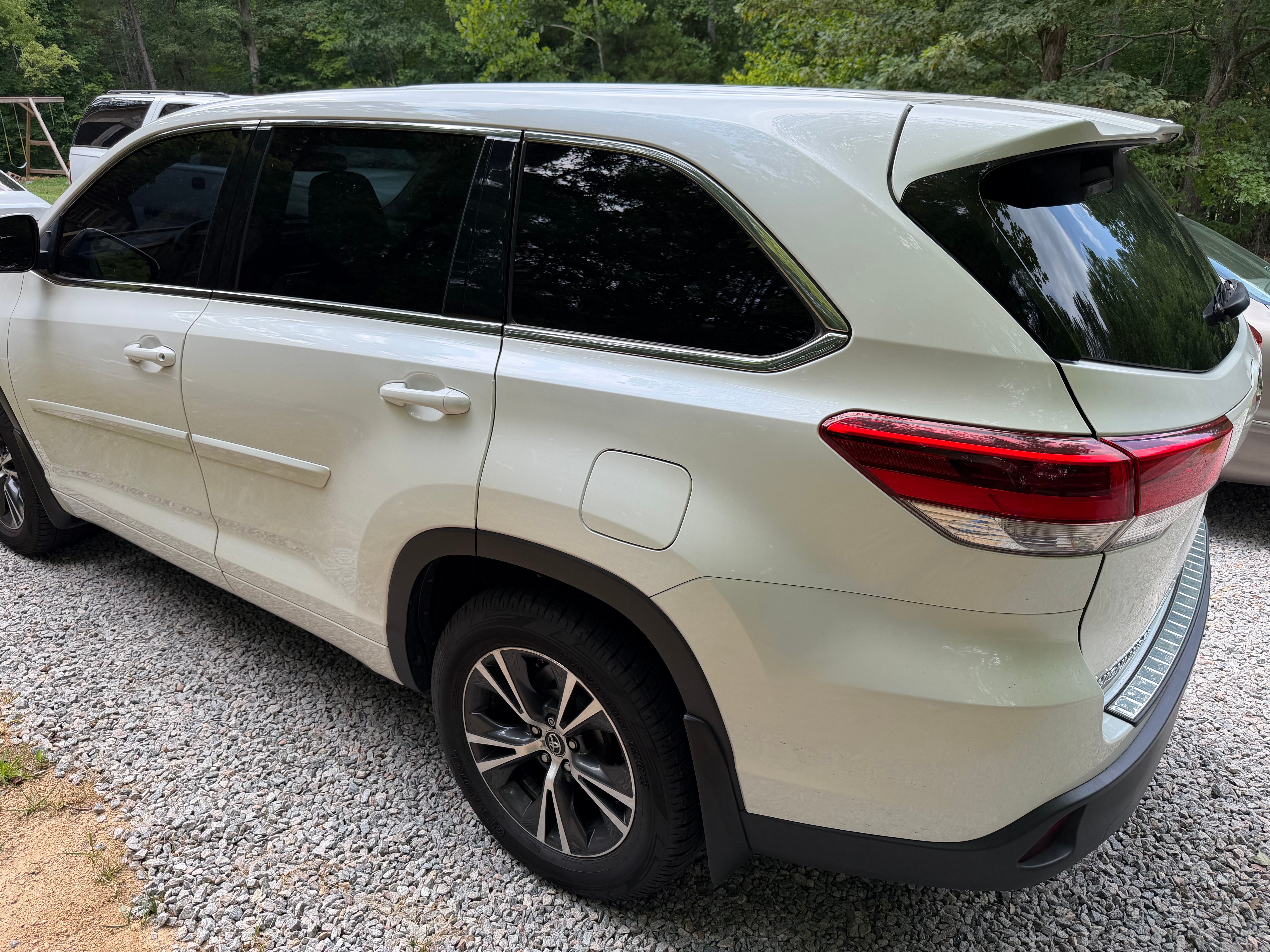 Used 2018 Toyota Highlander LE w/ Protection Package #3 AWD/4WD image 2
