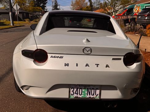 Used 2018 MAZDA MX-5 Miata RF Grand Touring RWD image 13