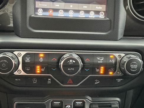 Used 2019 Jeep Wrangler Unlimited Sport image 23