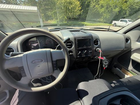 Used 2005 Ford F150 XLT RWD image 10