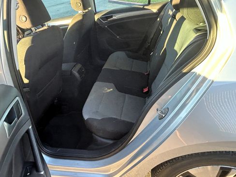 Used 2016 Volkswagen e-Golf SE w/ DC Fast Charging Package image 11