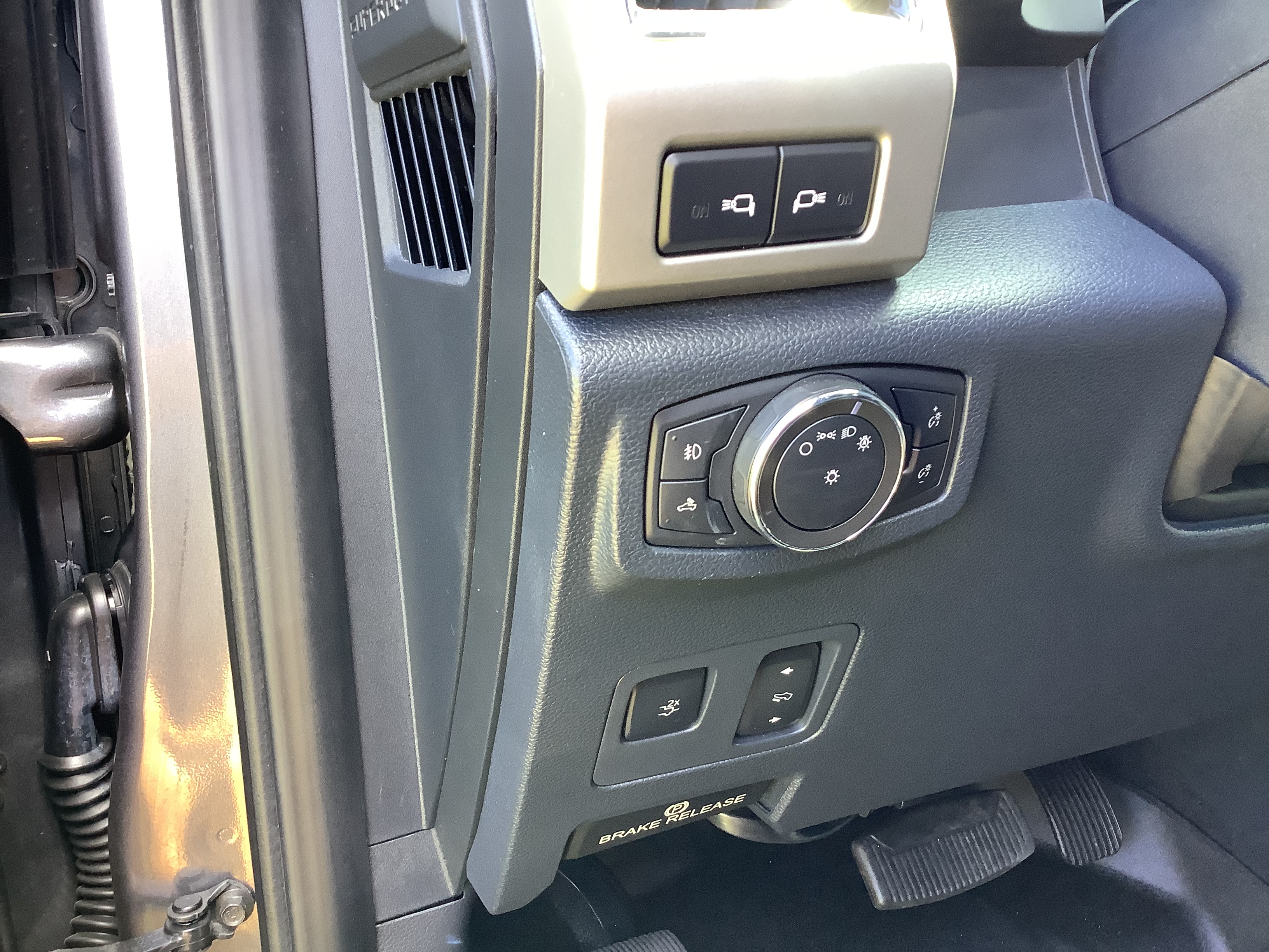 Used 2022 Ford F250 Lariat w/ Black Appearance Package AWD/4WD image 15