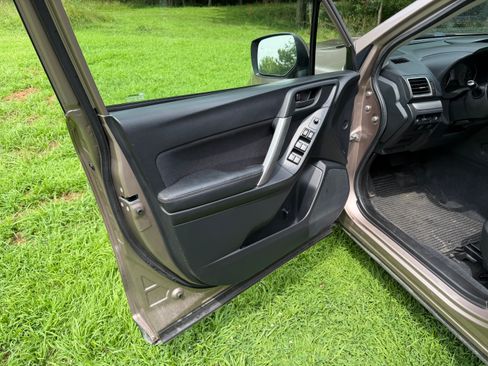 Used 2016 Subaru Forester 2.5i Premium AWD/4WD image 14
