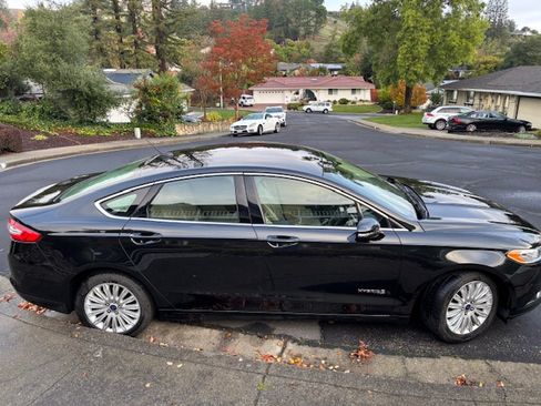 Used 2013 Ford Fusion SE image 1