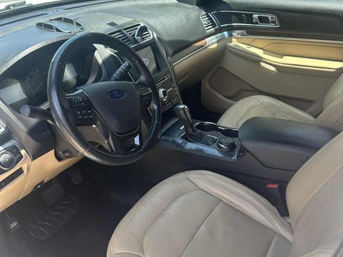 Used 2017 Ford Explorer Limited image 8