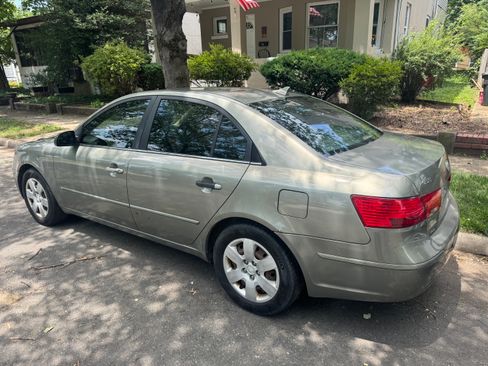 Used 2009 Hyundai Sonata GLS w/ Popular Equipment Pkg 2 FWD image 2