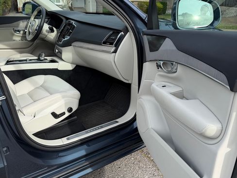 Used 2025 Volvo XC90 B6 Plus w/ Protection Package Premier image 9