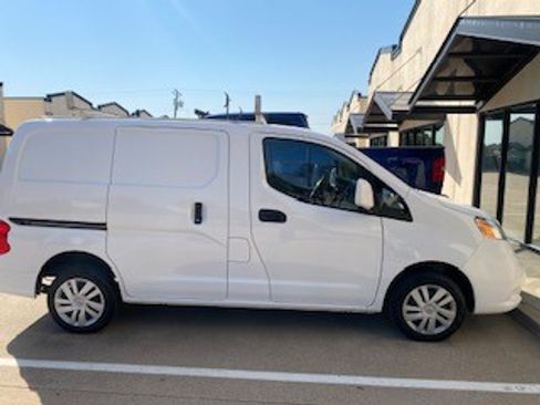 Used 2019 Nissan NV200 SV image 2