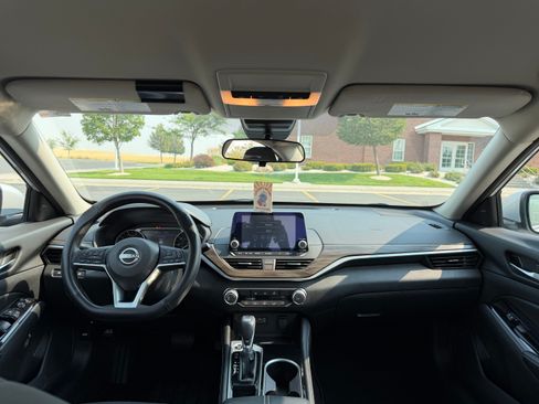 Used 2023 Nissan Altima 2.5 SV FWD image 6