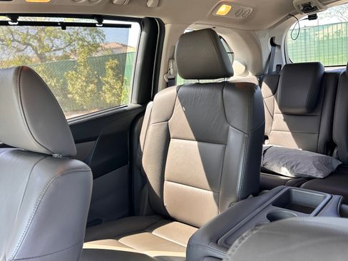 Used 2013 Honda Odyssey Touring Elite image 10