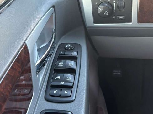 Used 2010 Chrysler Town & Country Touring image 13