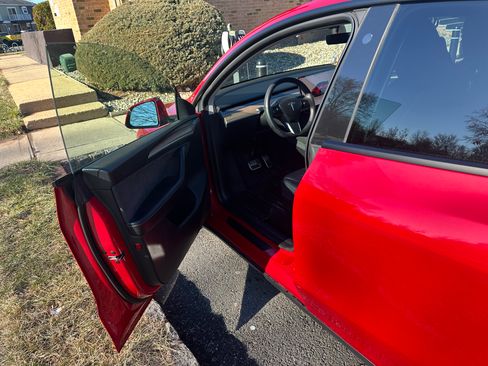 Used 2023 Tesla Model Y Long Range image 5