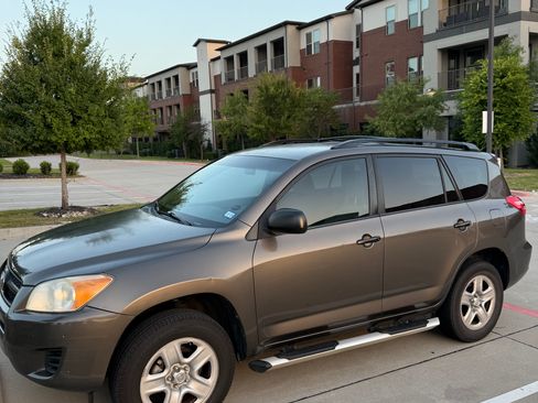 Used 2011 Toyota RAV4 2WD w/ Base L4 Extra Value Pkg image 1