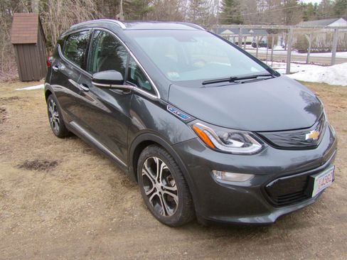 Used 2021 Chevrolet Bolt Premier w/ Infotainment Package image 16