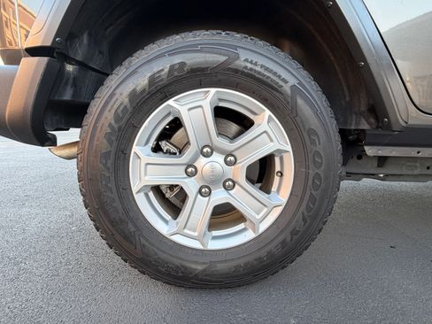 Used 2018 Jeep Wrangler Unlimited Sport S image 12