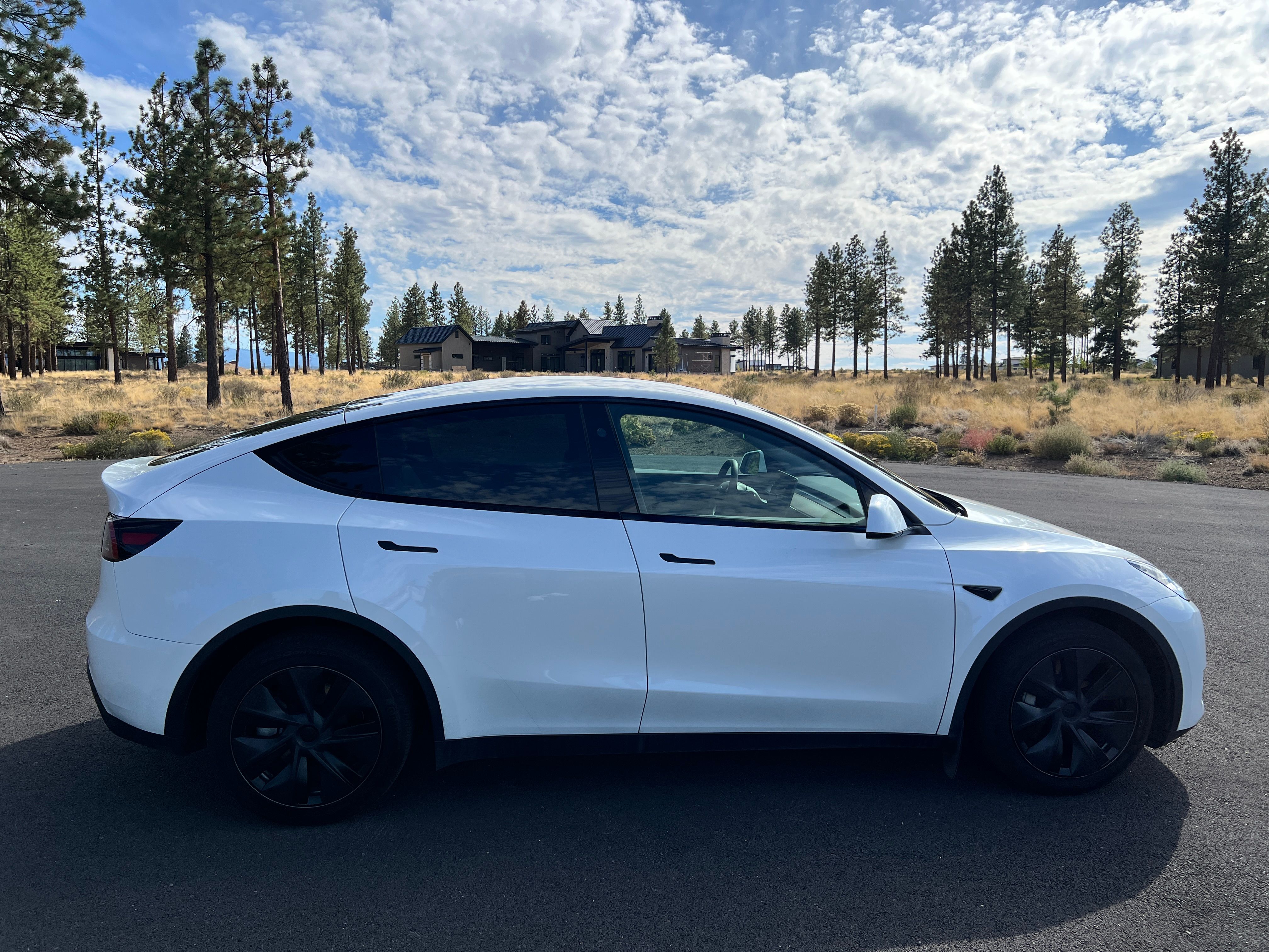 Used 2024 Tesla Model Y Long Range AWD/4WD image 11