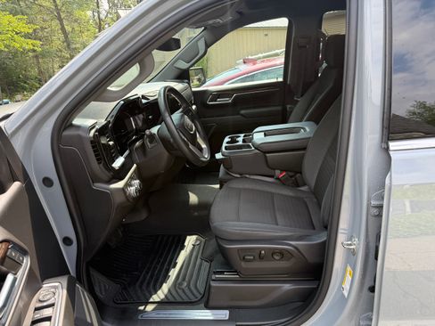 Used 2024 GMC Sierra 1500 SLE w/ Preferred Package AWD/4WD image 5