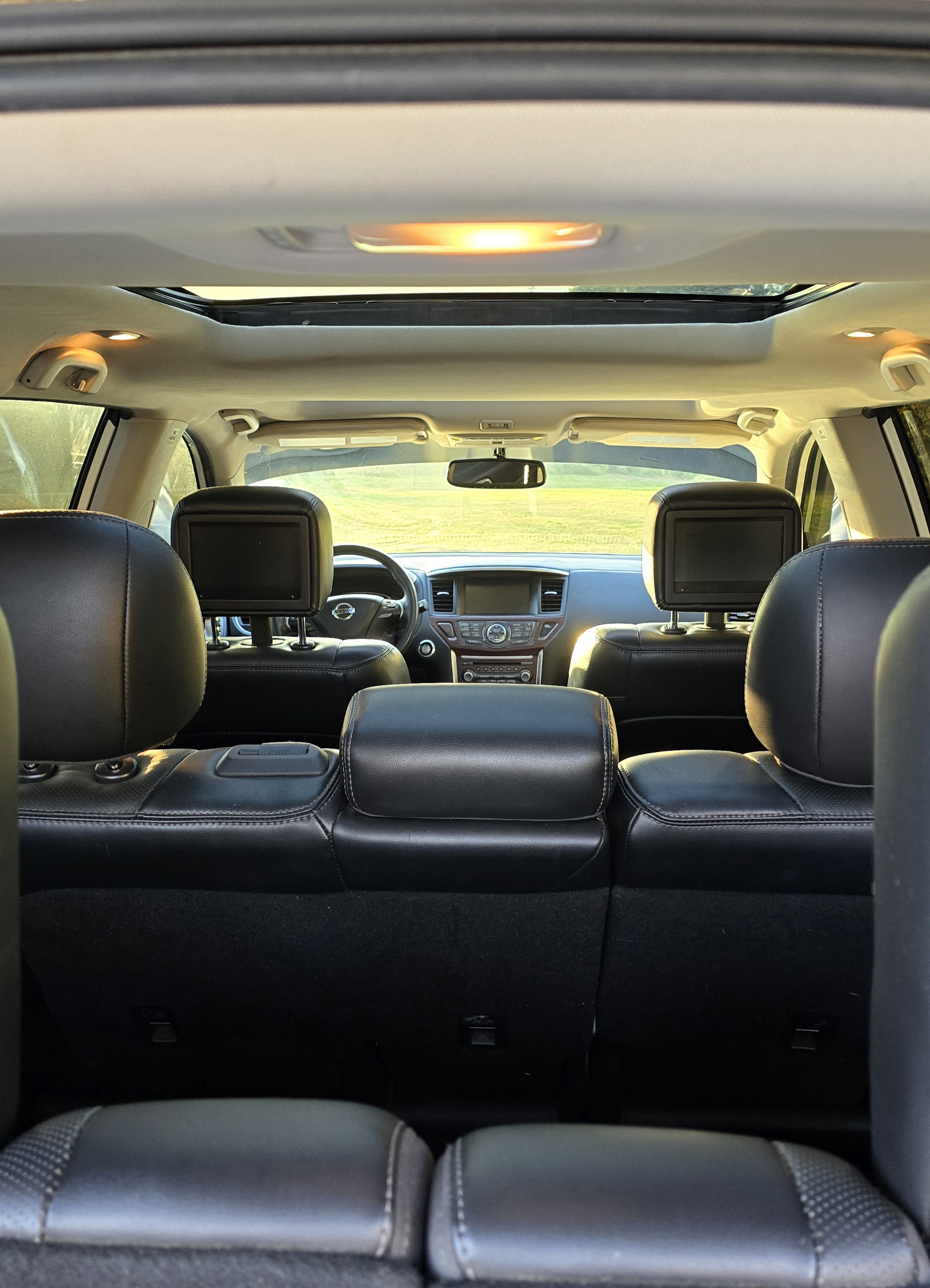 Used 2017 Nissan Pathfinder Platinum w/ Family Entertainment Package AWD/4WD image 11
