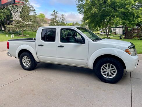 Used 2016 Nissan Frontier SV AWD/4WD image 1