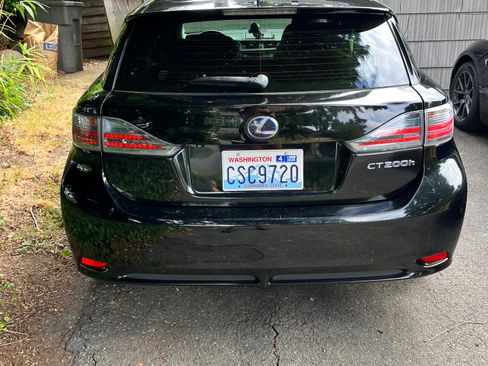 Used 2012 Lexus CT 200h Premium w/ Leather Pkg FWD image 9