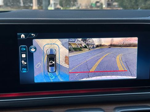 Used 2025 Mercedes-Benz GLS 450 4MATIC image 14