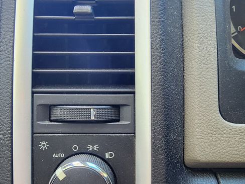 Used 2011 RAM 1500 Big Horn image 22