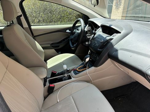 Used 2018 Ford Focus SE FWD image 6