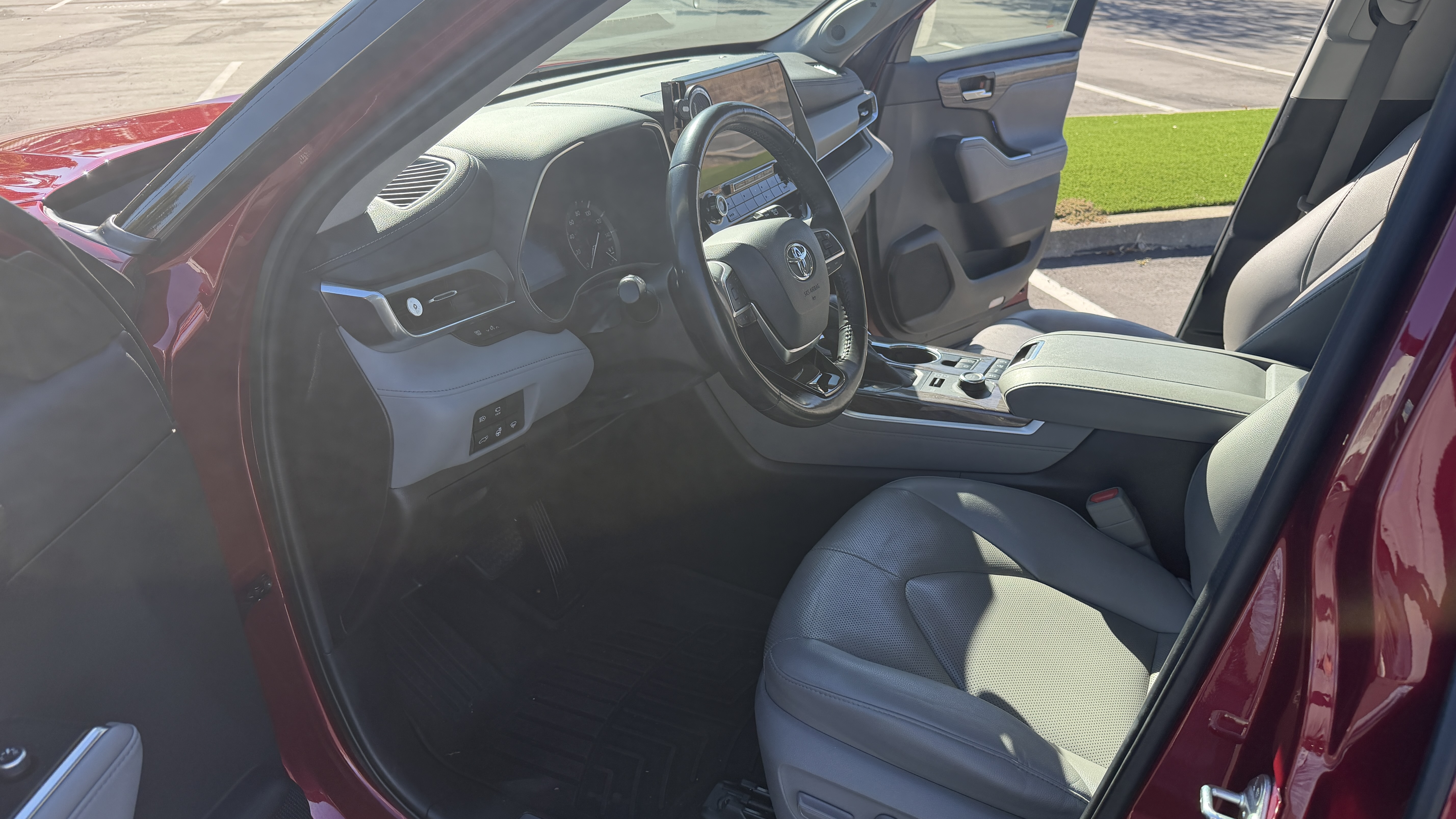Used 2020 Toyota Highlander Limited AWD/4WD image 4