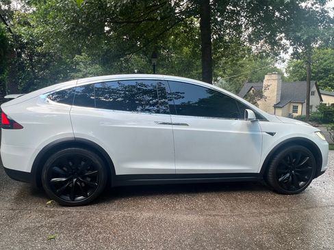 Used 2020 Tesla Model X Long Range image 4