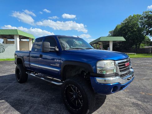 Used 2003 GMC Sierra 2500 SLT w/ SLT Preferred Equipment Group image 1