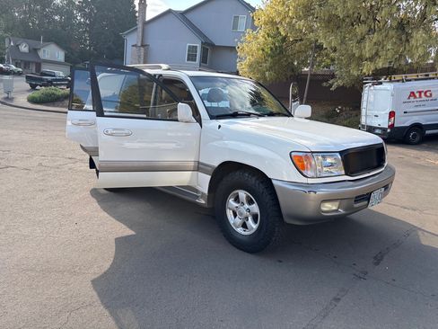 Used 2000 Toyota Land Cruiser image 2