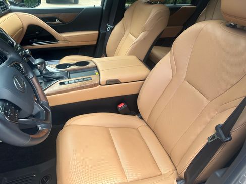 Used 2024 Lexus LX 600 4WD w/ Luxury Package image 10