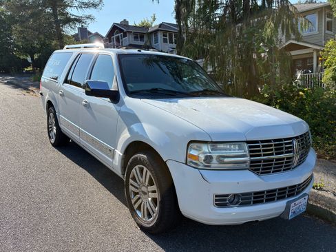 Used 2008 Lincoln Navigator L 4WD image 2