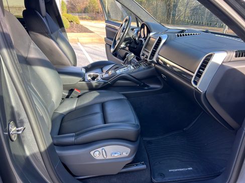 Used 2014 Porsche Cayenne Turbo S image 6