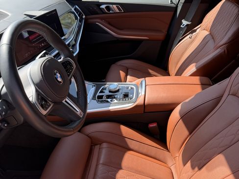 Used 2025 BMW X7 M60i image 2