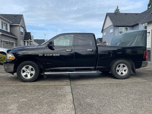 Used 2012 RAM 1500 Classic SLT w/ Technology Group image 2