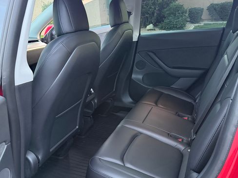 Used 2022 Tesla Model Y Performance image 13