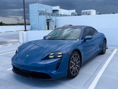 Used 2022 Porsche Taycan RWD image 10
