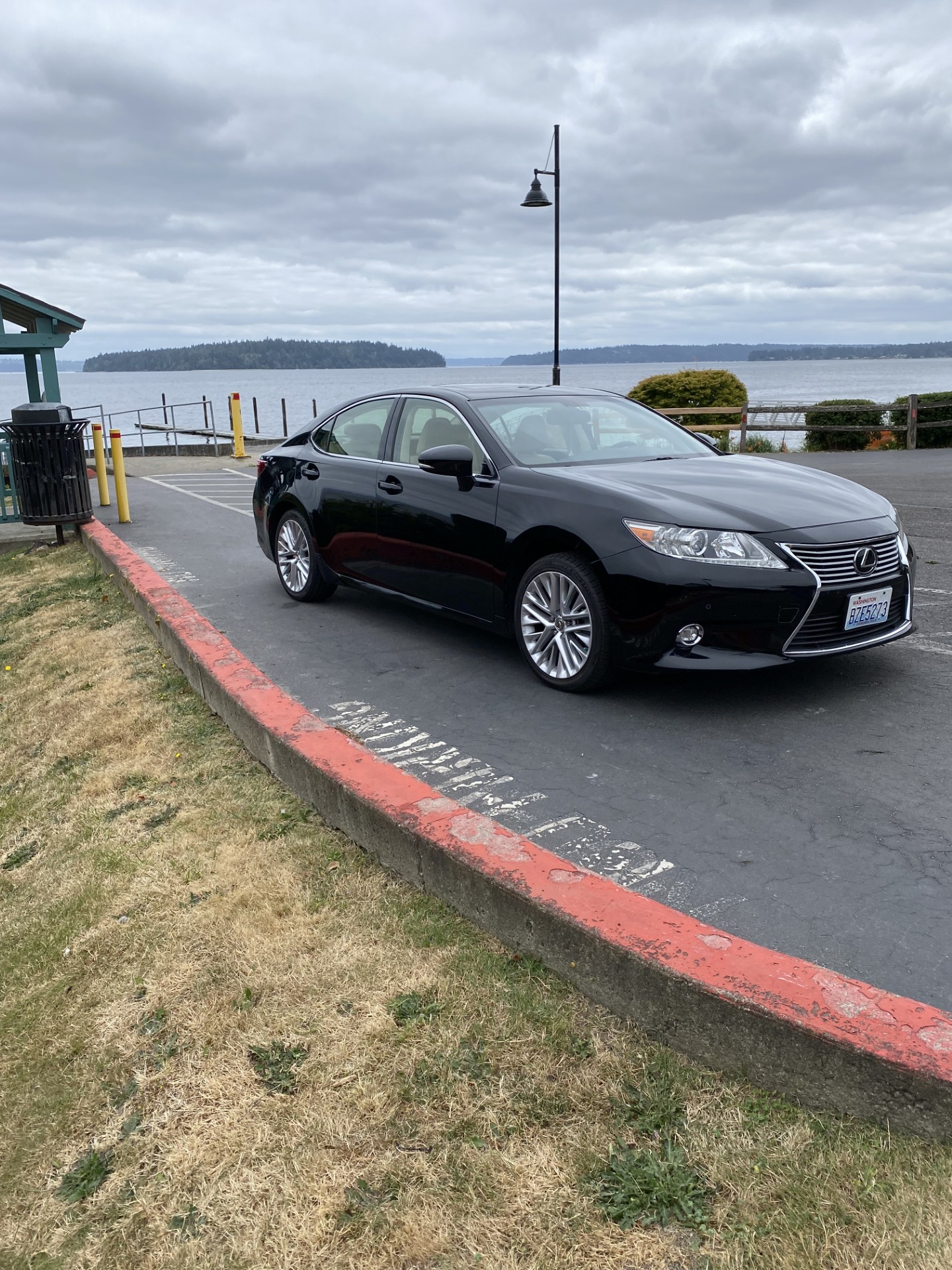 Used 2014 Lexus ES 350 w/ Luxury Package FWD image 1