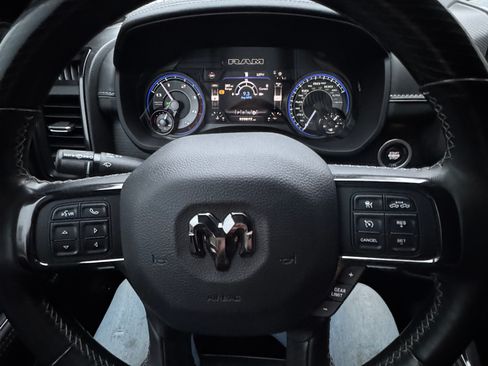 Used 2022 RAM 5500 4x4 Crew Cab image 14