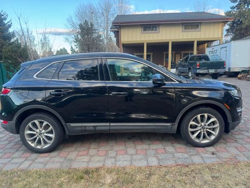 Used 2019 Lincoln MKC Select w/ Select Plus Package image 2