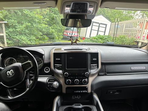 Used 2021 RAM 1500 Laramie AWD/4WD image 14