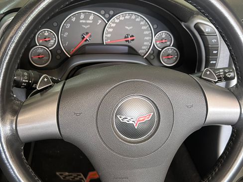 Used 2006 Chevrolet Corvette Convertible w/ Preferred Equipment Group RWD image 10