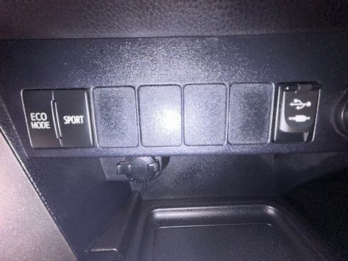 Used 2015 Toyota RAV4 LE image 20