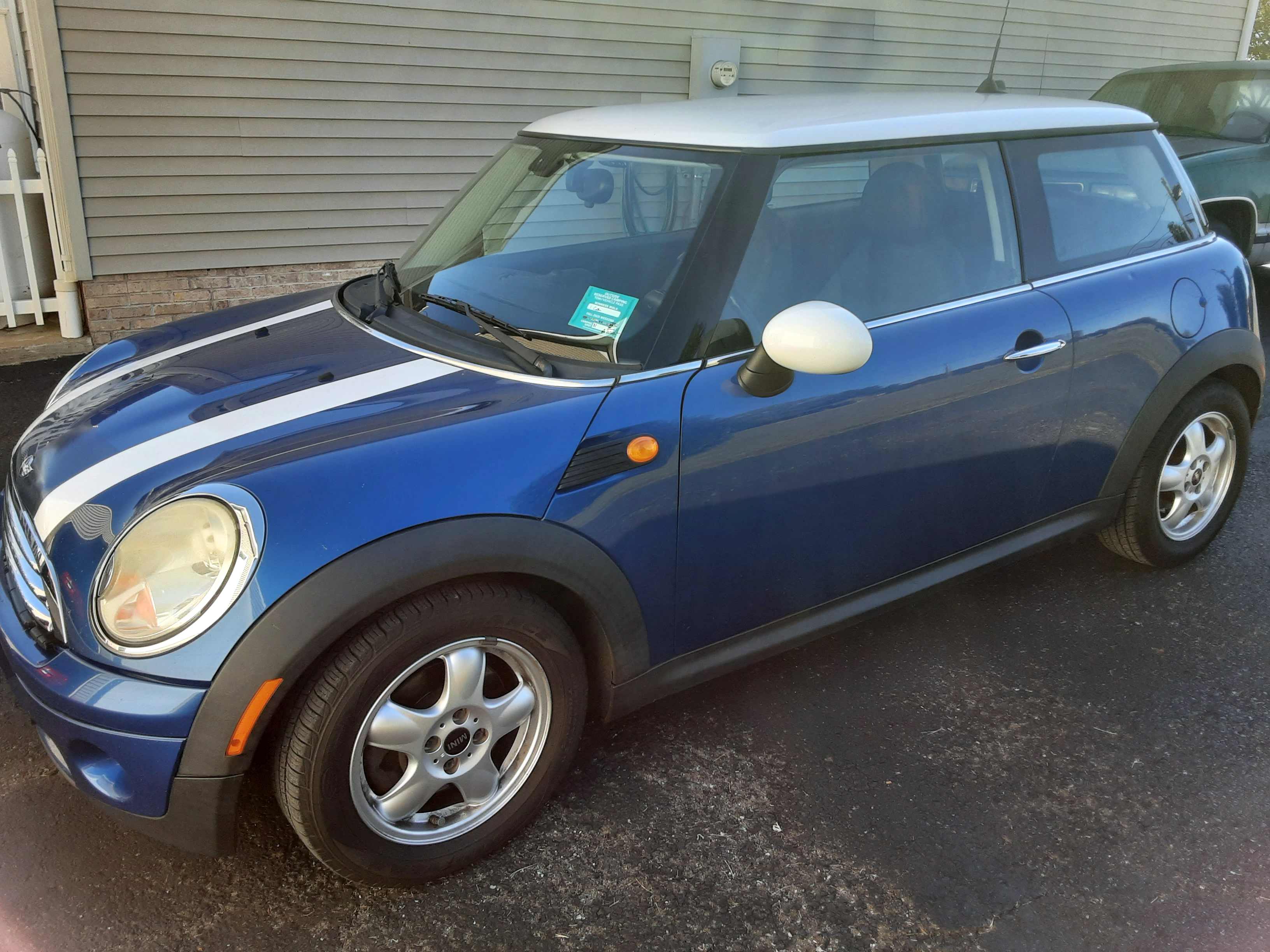 Used 2009 MINI Cooper Hardtop FWD image 2