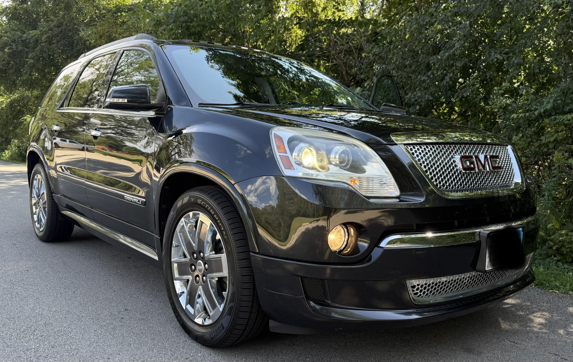 Used 2011 GMC Acadia Denali AWD/4WD image 4