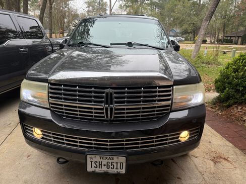 Used 2007 Lincoln Navigator 4WD image 2