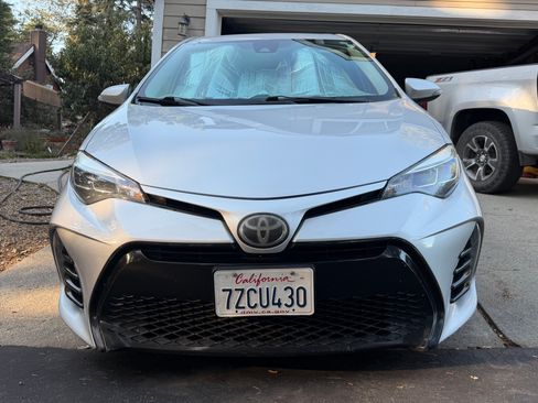 Used 2017 Toyota Corolla SE w/ SE Premium Package FWD image 2