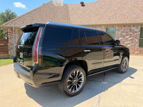 Used 2020 Cadillac Escalade Premium Luxury w/ Escalade Sport Edition AWD/4WD image 6