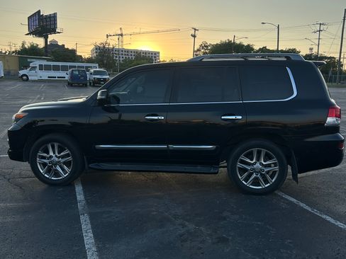 Used 2013 Lexus LX 570 4WD w/ Luxury Pkg image 13